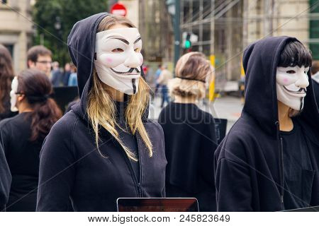 Animal Activist Showing Info And Animal Rights Videos.