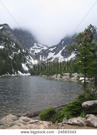 Zamlžené jezero