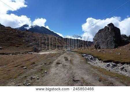 Gorak Shep Valley, Everest Base Camp Trek, Nepal