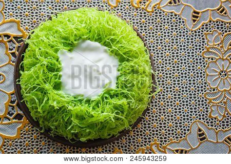 Gold Egg Yolk Thread Cakes Or Cake Foi Tong Lava Cake.