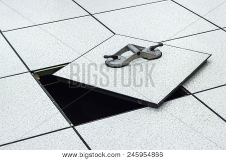 Suction Lifter - Tool Platform - The Open Floor In Server Room Raised Floor Tile Lifter