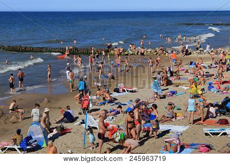 Zelenogradsk, Kaliningrad Region, Russia - July 29, 2017: Unknown People Resting On A Sandy Beach On