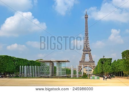 Paris, France -24 May 2018 Wall Of Peace Monument At The Champ De Mars And The Eiffel Tower In The B
