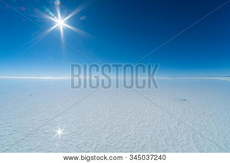 Salar de Uyuni salt flat with thin water layer, Bolivia