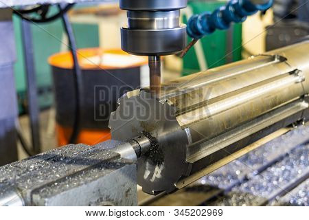 Production Of A Spline Shaft On A Cnc Milling Machine With A Quick Cutting Rapid Milling Cutter