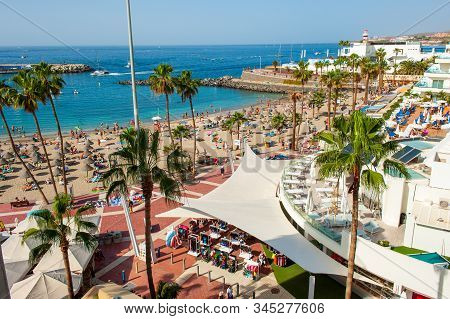 Canary Island Tenerife, Spain - 26 Dec, 2019: The Boulevard With Terraces Near The Beach Called Play