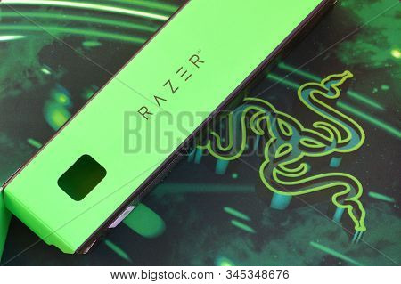 Razer Goliathus Speed Gaming Green Mouse Pad And Box With Logo. Razer Global Gaming Hardware Manufac