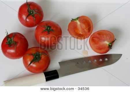 Geschnittene Tomaten & Messer