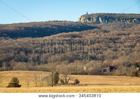 Skytop Tower And Eagle Cliff, Mohonk Preserve, Upstate New York, Usa