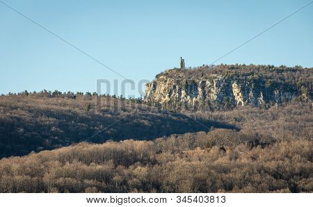 Skytop Tower And Eagle Cliff, Mohonk Preserve, Upstate New York, Usa