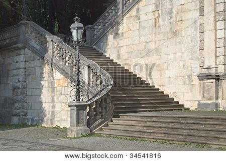 Friedensengel trappa i München