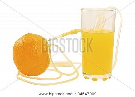 Spuit zuigen het SAP van de oranje