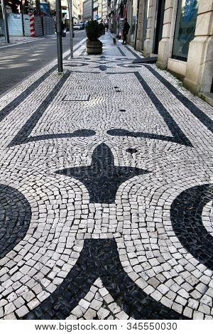 Oporto, Portugal- January 1, 2020: Beautiful Cobblestone Street Called Santa Catarina In Oporto, Por