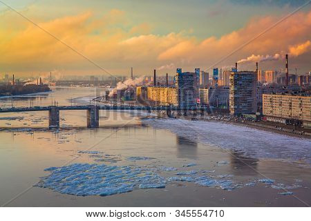 April, 2018, Russia, Saint Petersburg. Top View Of The Volodarsky Bridge And The Embankment. Sunset