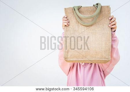 An Asian Girl Is Using A Cloth Bag In Place Of A Plastic Bag In The Concept Of Reducing Plastic Wast