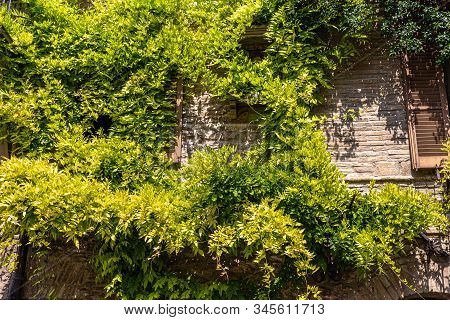 Photos Of The Beautiful Medieval Streets And Houses Of The Umbrian Towns (italy)