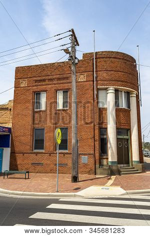 Coonabarabran, Australia - January 7, 2020: Facade Of The Federation Style Commercial And Residentia
