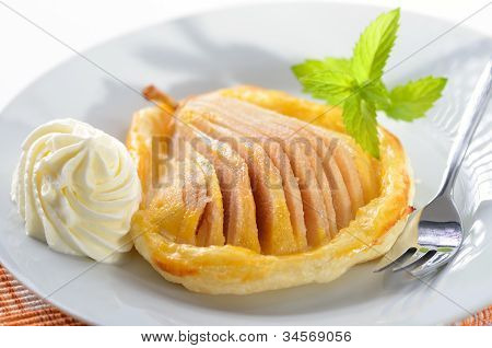 Poires sur la pâte feuilletée