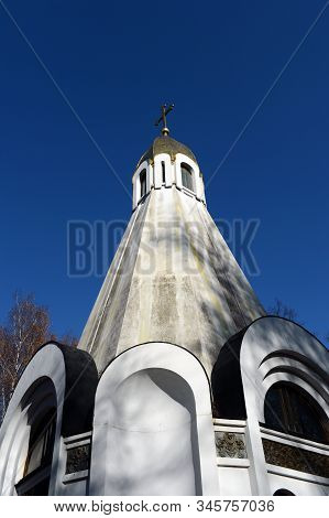 Ryazan, Russia - October 21, 2017:chapel Of All Saints In The Land Of Ryazan Shone On The Cathedral 