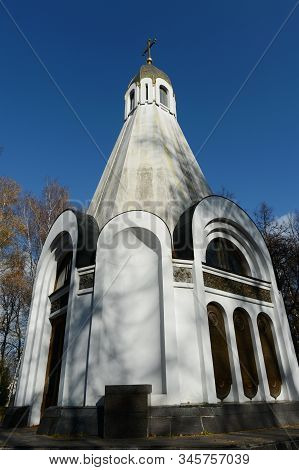 Ryazan, Russia - October 21, 2017:chapel Of All Saints In The Land Of Ryazan Shone On The Cathedral 