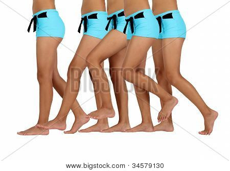 Yalınayak Bikini kız