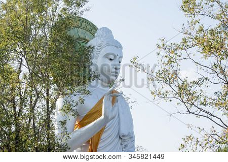 Thailand Mae Sai Wat Tham Pha Chom