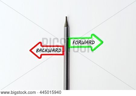 Forward Vs Backward. Red Arrow And Green Arrow- Direction Indicator - Choice Of Forward Or Backward.