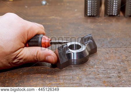 The Process Of Deburring Metal. Deburring Tool For Metal, Wood, Aluminum, Copper And Plastic.
