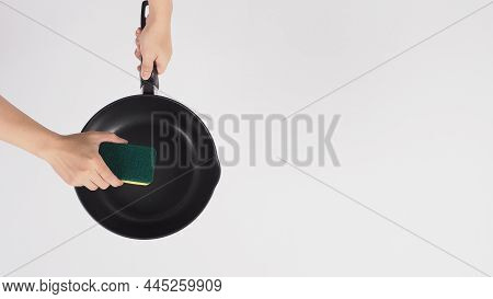 Hand Cleaning The Non Stick Pan With Handy Dish Washing Sponge