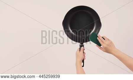 Hand Cleaning The Non Stick Pan With Handy Dish Washing Sponge