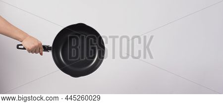 Hand Cleaning The Non Stick Pan With Handy Dish Washing Sponge