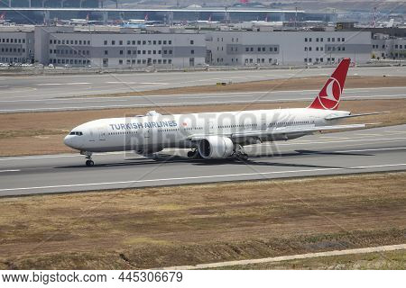 Istanbul, Turkey - August 14, 2021: Turkish Airlines Boeing 777-3f2er (cn 40710) Landing To Istanbul