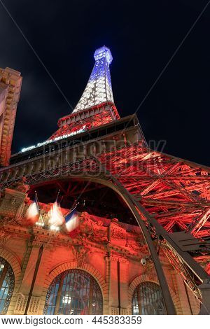 Las Vegas, Nv - December 30 2021:  View Of The Eiffel Tower At The Paris Hotel In Las Vegas