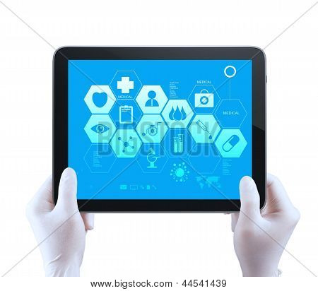 Doktor medicíny ruka ukazuje Tablet Compuer s počítačové rozhraní