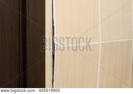Poor Quality Work In The Bathroom. Tiles Are Falling Off The Wall. Crack In The Wall. Selective Focu