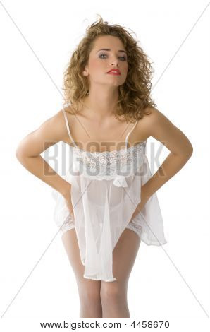 Pinup i hvidt lingeri