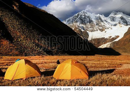 Camping in Cordiliera Huayhuash, Laguna Jahuacocha, Peru, South America