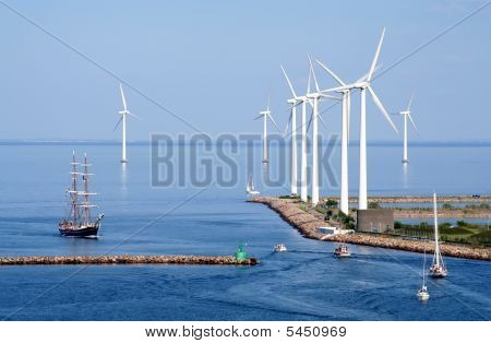 Tallship og vindmøllepark