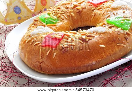 roscon de reyes, spanish three kings cake eaten on epiphany day