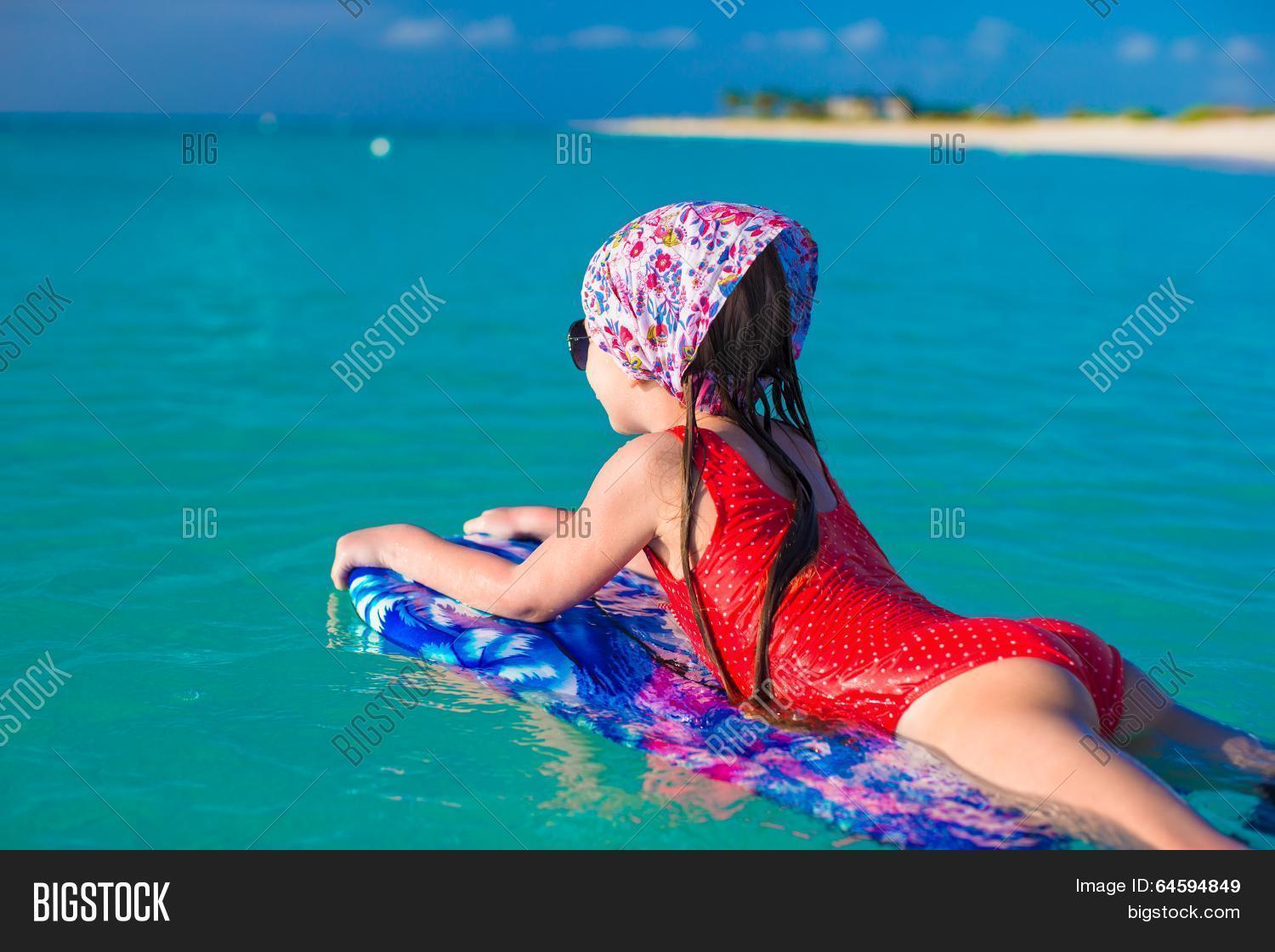 Девочки на море