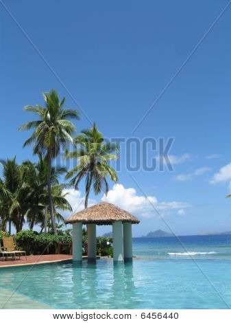 Relaxen am Strand Schwimmbad