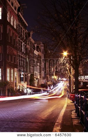 Streetview nachts in Amsterdam Niederlande