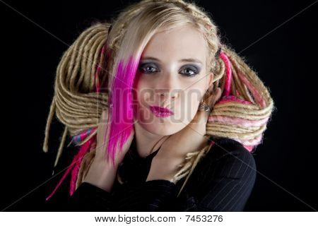 femme avec des dreadlocks