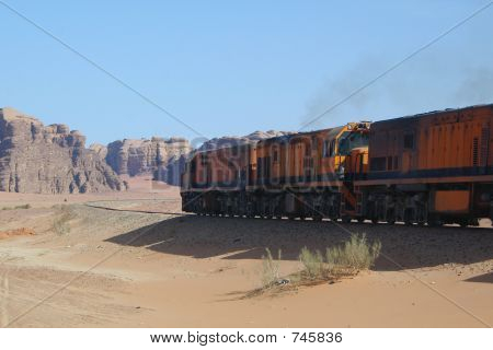 Train diesel dans le désert