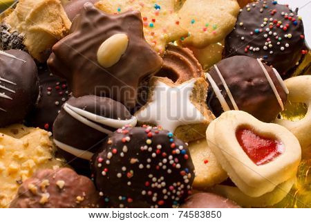 Christmas spice-cakes with chocolate