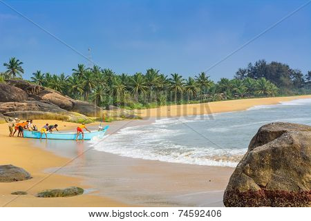 The entering fishing boat