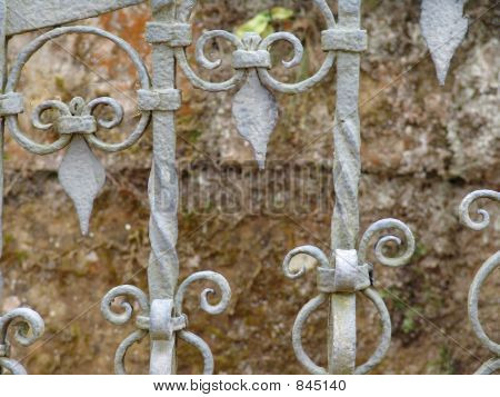 puerta del hierro labrado