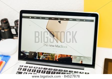 Apple Launches Apple Watch, Macbook Retina And Medical Research App