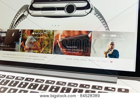 Apple Launches Apple Watch, Macbook Retina And Medical Research App