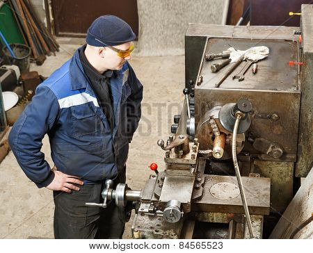 turner works for lathe